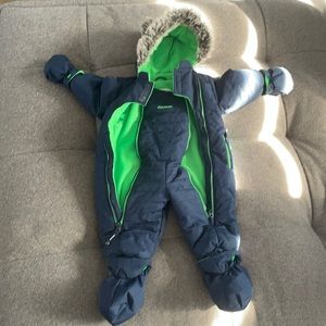 🌟HOST PICK🌟Oshkosh 6-9 Month Old Unisex Snowsuit